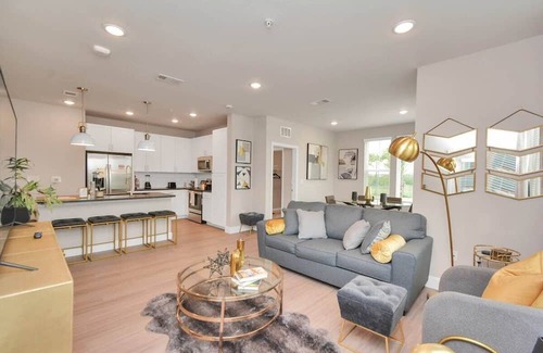 Clear Lake Shores Wohnung | The Golden Treasure near Kemah Boardwalk and NASA