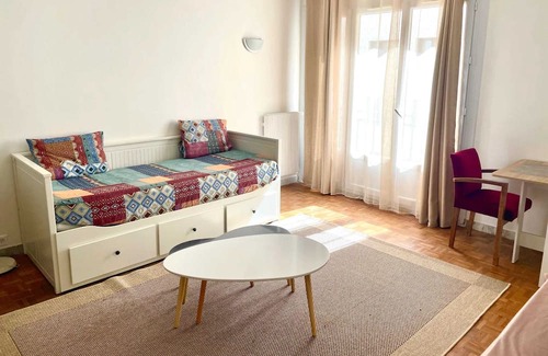Suresnes Wohnung | Homerez - Beautiful studio for 2 ppl. at Suresnes