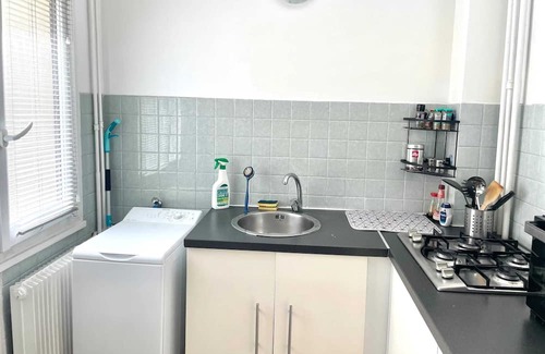 Suresnes Wohnung | Homerez - Beautiful studio for 2 ppl. at Suresnes