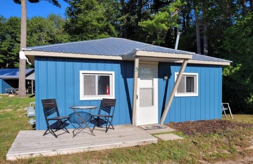 Oscoda Kabine | The Bungalow #5 w/ 2 Bedrooms