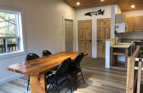 Selwyn Hütte | Island Retreat on Lower Buckhorn