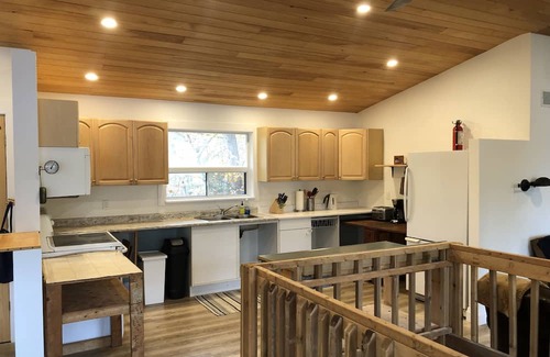 Selwyn Hütte | Island Retreat on Lower Buckhorn