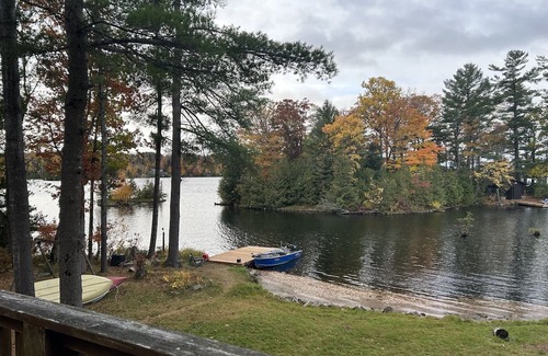 Selwyn Hütte | Island Retreat on Lower Buckhorn
