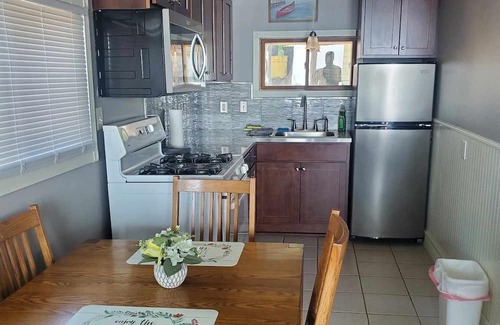 Chisago City Kabine | 40 Min from the cities, 4 ft from the shore! Sandy beach. Fish off the dock!