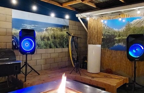 Westside Costa Mesa Haus | Near Beach 2 bedroom 2 bath with jacuzzi and large entertainment backyard