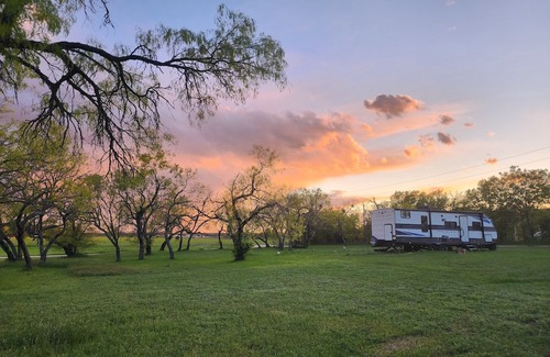 Burnet Haus | Cozy RV just outside of town