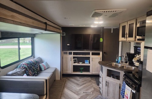 Burnet Haus | Cozy RV just outside of town