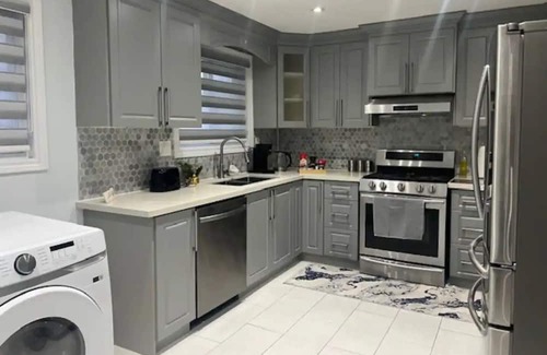 Malton Haus | 4-6 km, from Toronto Pearson Airport .3 Private Bed Rooms+ Hall Sleep 2 to 8 .