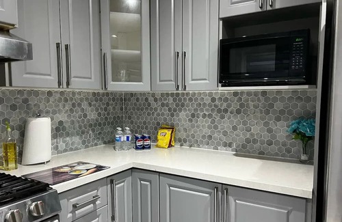 Malton Haus | 4-6 km, from Toronto Pearson Airport .3 Private Bed Rooms+ Hall Sleep 2 to 8 .