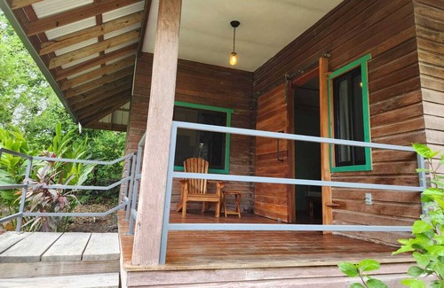 San Ignacio Kabine | Cool and comfortable cabin at River Bend Lodge in the heart of Cayo