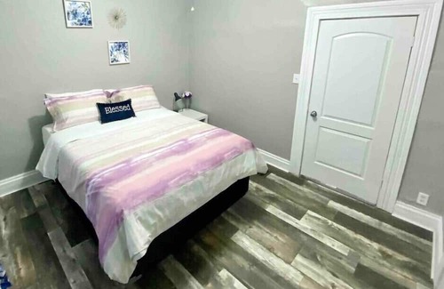 Shelbyville Haus | Huge, 4 Bedrooms 10 min to Casino, 25 min to Indy!