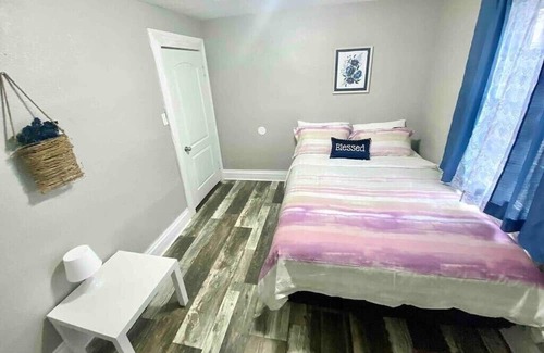 Shelbyville Haus | Huge, 4 Bedrooms 10 min to Casino, 25 min to Indy!