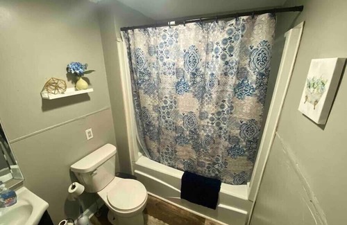 Shelbyville Haus | Huge, 4 Bedrooms 10 min to Casino, 25 min to Indy!