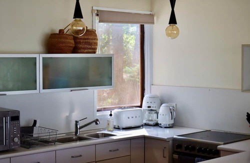 North Arm Cove Haus | Coastal Contentment in the Cove