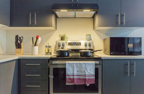 Caledonia Haus | Be the first to stay in our brand new house, minutes away from Hamilton International Airport