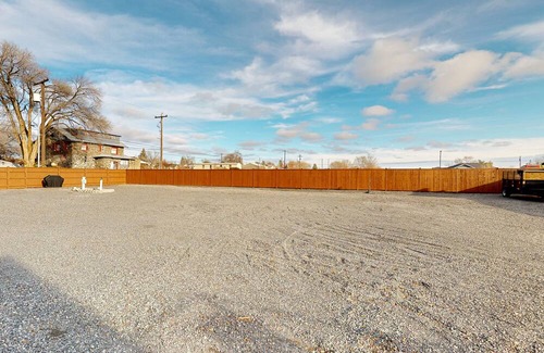 Soap Lake Wohnung | Updated retreat with kitchenette, on-site laundry, private patio, & central AC