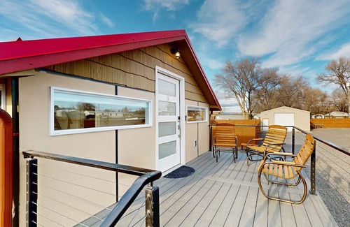 Soap Lake Wohnung | Updated retreat with kitchenette, on-site laundry, private patio, & central AC