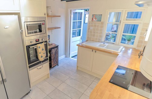 Burnham-on-Crouch Hütte | The Bay Tree Cottage is a newly refurbished cottage with loads aminities inside