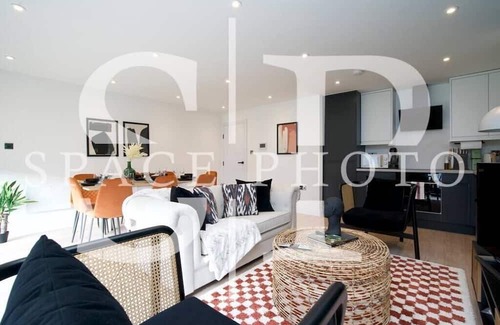 Uxbridge South Wohnung | Enchanted Greenery: 3BR w/Lush Garden and Game Room