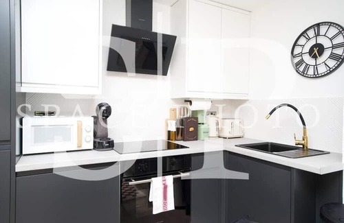 Uxbridge South Wohnung | Enchanted Greenery: 3BR w/Lush Garden and Game Room