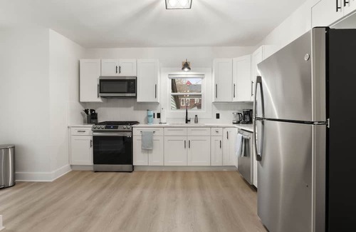 South Wedge Haus | Modern 4 BR/2 Bath House near University of Rochester