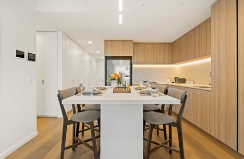 West End Wohnung | Excellent location Luxury 2BR apt w/carpark