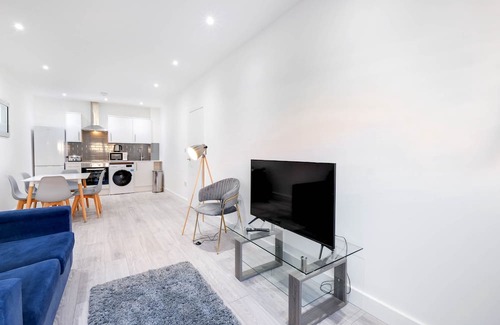 Corby Wohnung | Corby City Centre Apt. 02 - Short-Term Rentals in Northamptonshire