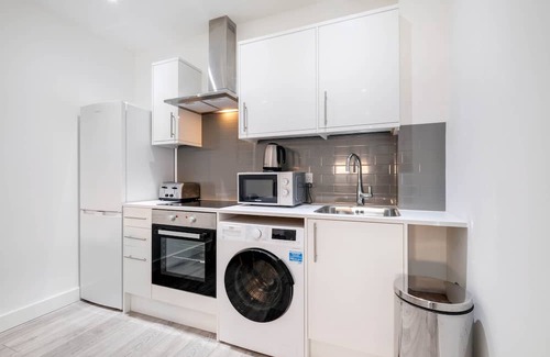 Corby Wohnung | Corby City Centre Apt. 02 - Short-Term Rentals in Northamptonshire