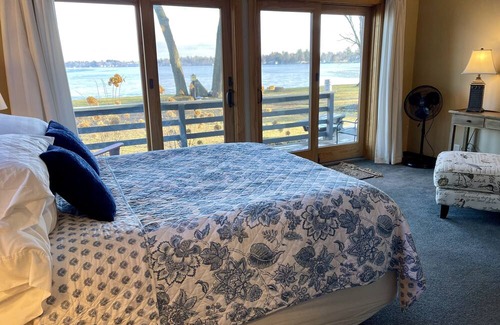 Cadillac Hütte | Cozy, yet spacious, Lakefront Cottage with perfect blend of modern and vintage.