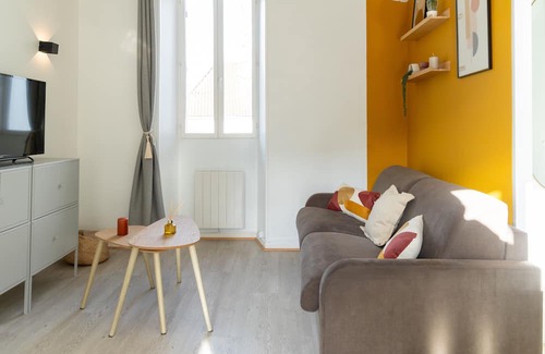 Cires-Les-Mello Wohnung | Le Yellow Vibe - A Deux pas de la Gare, Parking Privé Gratuit, Wi-fi Haut Débit