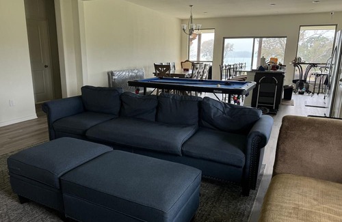 Eureka Haus | Cozy Home with Private Pool. Walking distance to a Marina. Your Relaxing Getaway