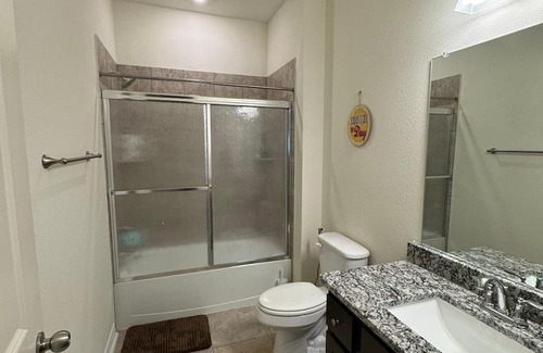 Eureka Haus | Cozy Home with Private Pool. Walking distance to a Marina. Your Relaxing Getaway