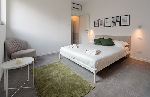 Villa San Giovanni Wohnung | [1 min walk from Metro M1] The Modern Suites