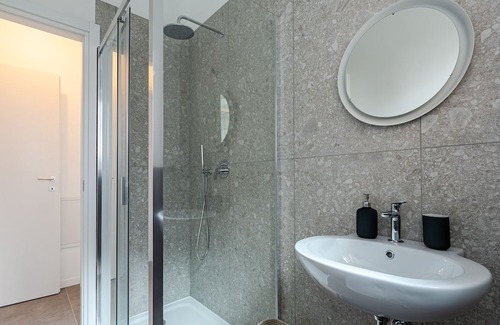 Villa San Giovanni Wohnung | [1 min walk from Metro M1] The Modern Suites