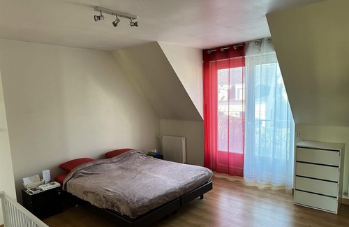 Elancourt Haus | Homerez - Spacious house for 8 ppl. with garden and terrace at Élancourt