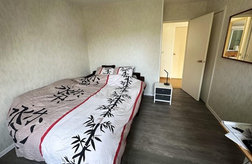 Elancourt Haus | Homerez - Spacious house for 8 ppl. with garden and terrace at Élancourt