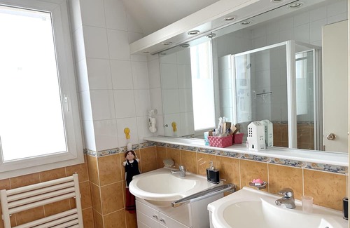 Elancourt Haus | Homerez - Spacious house for 8 ppl. with garden and terrace at Élancourt