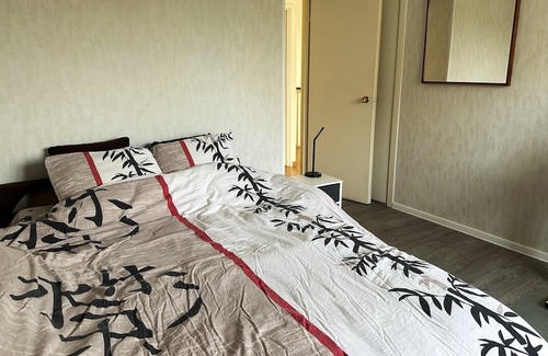 Elancourt Haus | Homerez - Spacious house for 8 ppl. with garden and terrace at Élancourt