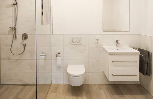 Mehring Wohnung | This modern vacation apartment not far from the Moselle welcomes you with a wonderful view of the co