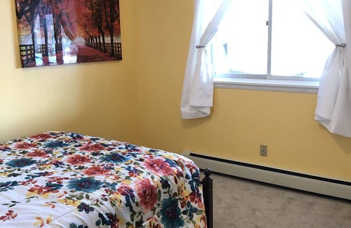 Bozeman Kabine | Comfortable log home in great Bozeman location close to MSU, hospital and trails