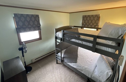 Houghton Lake Kabine | Centrally located and about 120 steps to shore. Dog Friendly!