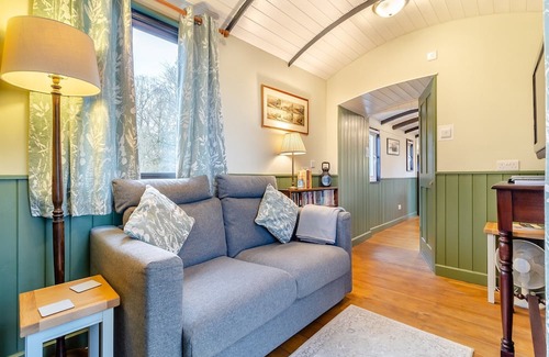 Pattiswick Hütte | Quirky, unusual stylish brake wagon set in beautiful countryside, a real gem of a getaway.