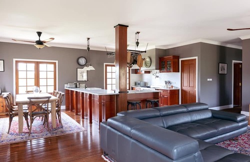 Little Forest Haus | Mcgrath welcomes you to Forestina