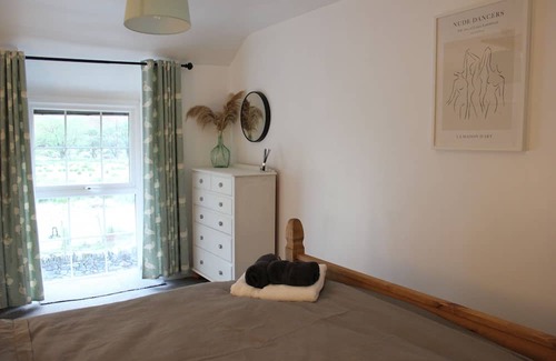 Nant Peris Hütte | Traditional Welsh stone cottage nestled within the iconic Llanberis Pass.