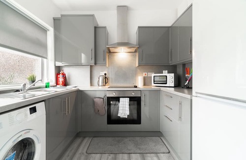 Bailleston Haus | Snug Modern Home in Eastern Glasgow