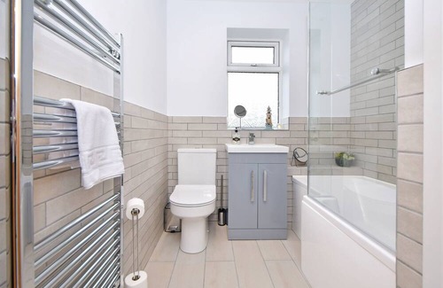Burslem Haus | Lancaster House: A Charming 3-BR Home in the Heart of Norton Green