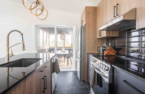 Saint-Gabriel-de-Brandon Haus | Huge modern chalet with spa and lake access