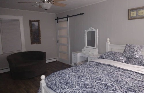 Arlington Haus | The "Cottage at Blueberry Ridge"