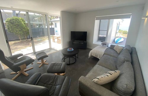 Salamander Bay Haus | Absolute Waterfront Beach House Foreshore Bliss on Salamander Bay