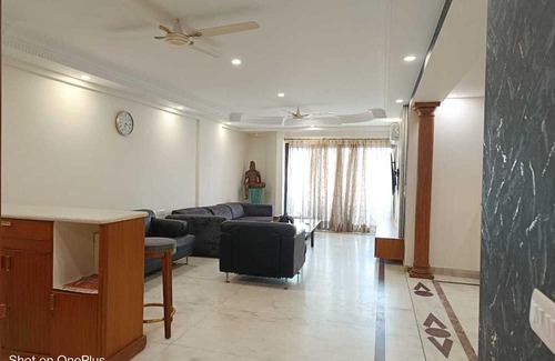 Delhi Wohnung | BnBBuddy Connaught Place Elegant 3 BHK+Study
